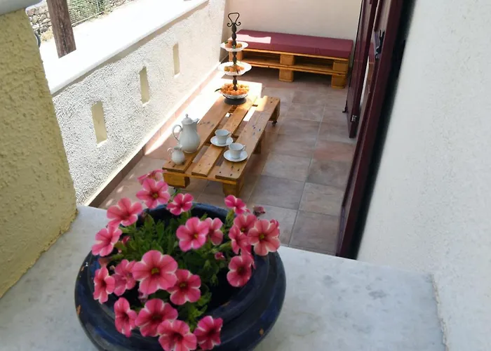 Διαμέρισμα Little Yard & #1 *