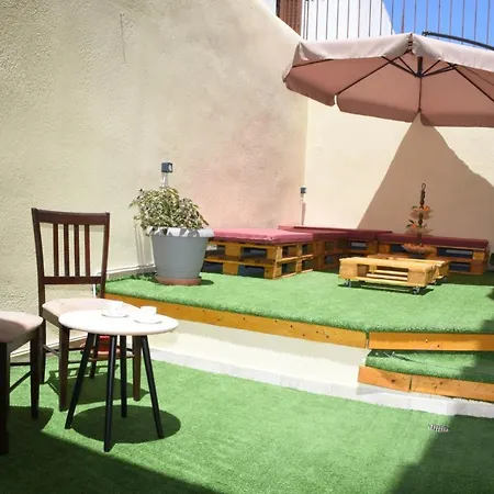 Little Yard & #1 Apartment