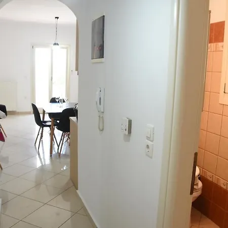 Little Yard & #1 Apartment *
